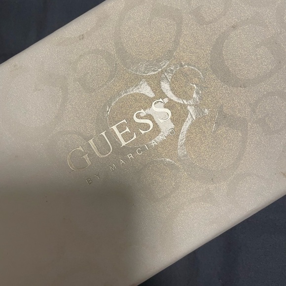 Guess wallet in ruby brand new in box with tags - Picture 4 of 10